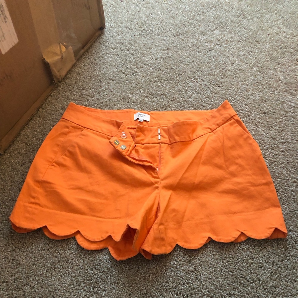 NWOT Crown & Ivy Orange Scalloped Shorts Size 6